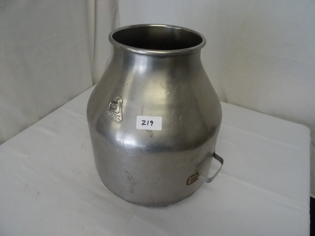 lot 219 image: Cream Can
