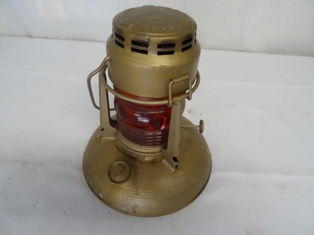 lot 225 image: Lantern
