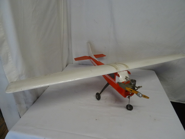 lot 233 image: RC Airplane