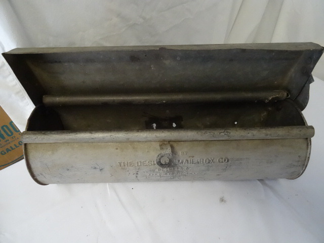 lot 237 image: Mail Box