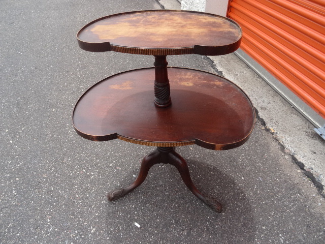 lot 103 image: Table