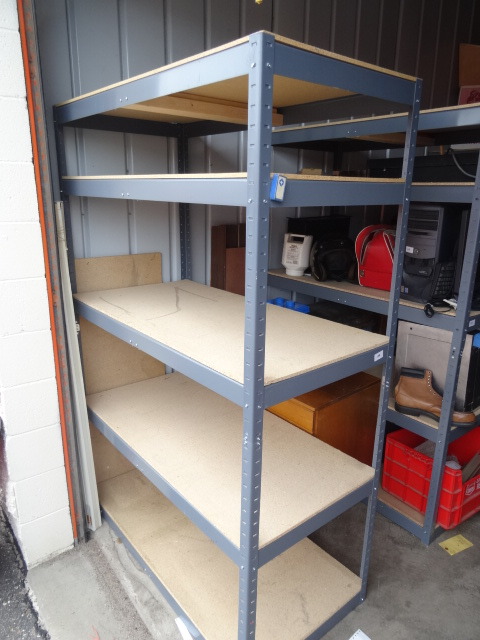 lot 104 image: Shelf
