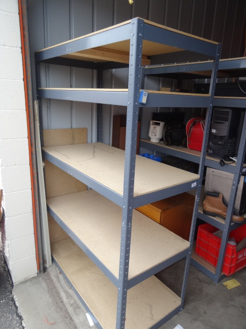 lot 105 image: Shelf
