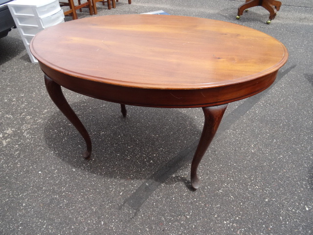 lot 111 image: Table