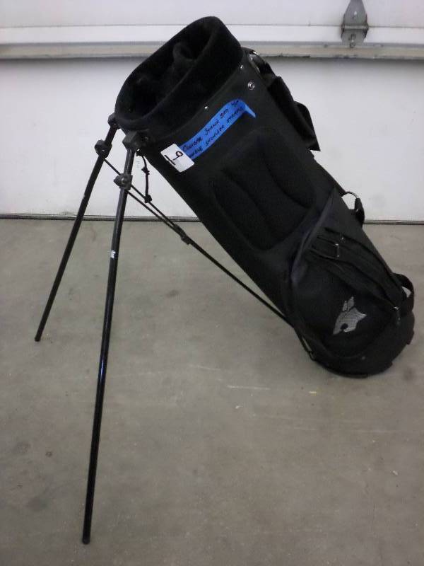 lot 9 image: Cougar Stand Bag With Double Should...