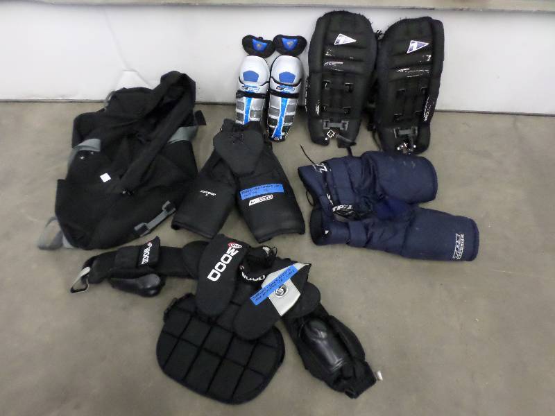 lot 31 image: (1) Hockey Gear Bag With Bauer XS ...