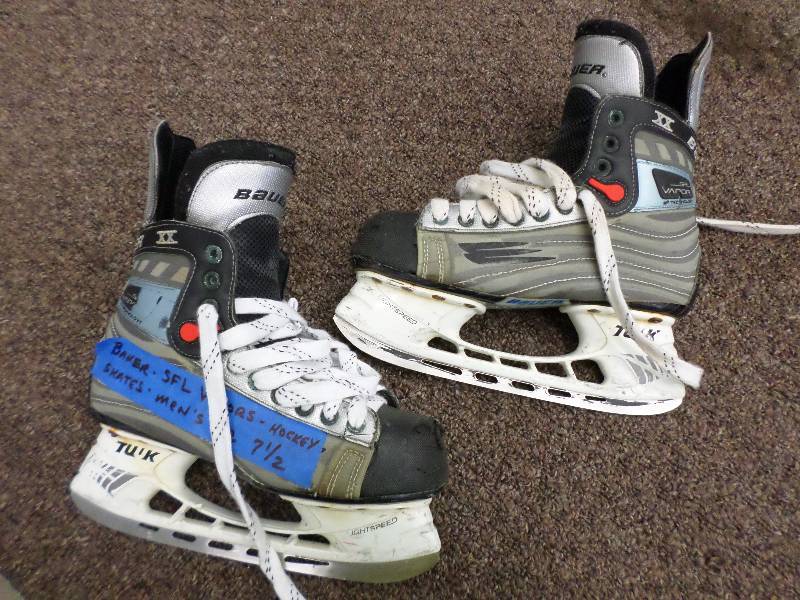 lot 36 image: Bauer SFL Vapor Mens Size 7.5 Hocke...