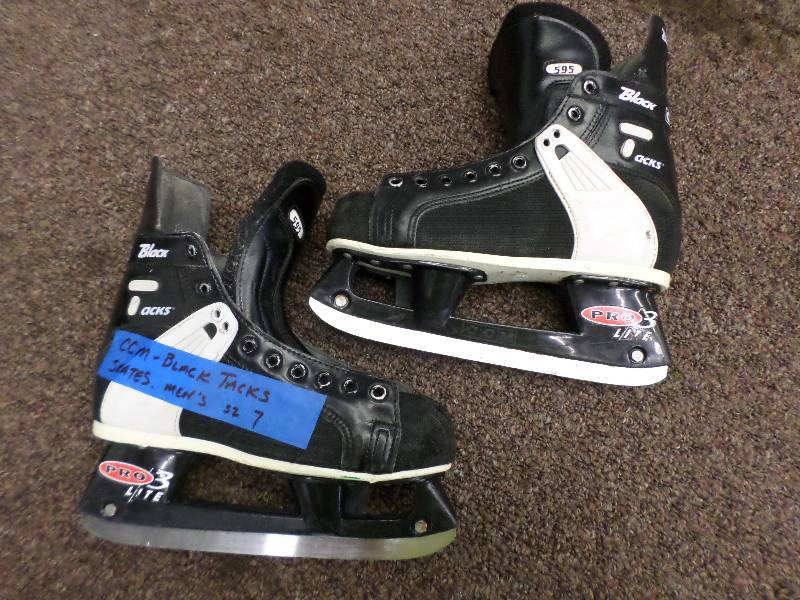 lot 38 image: CCM Black Tacks Mens Size 7 Hockey ...