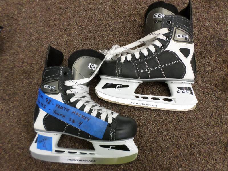 lot 39 image: CCM 92 Youth Size 4 Hockey Skates ...