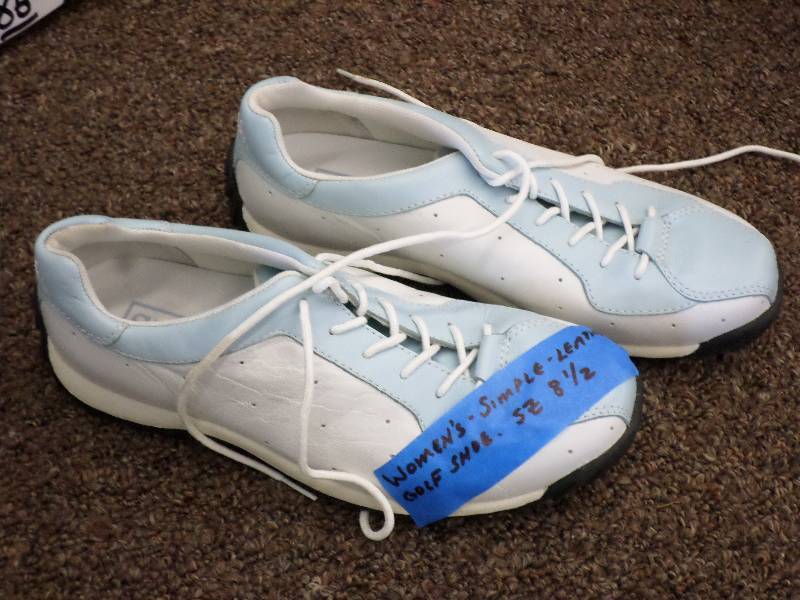 lot 87 image: Womens Simple Size 8.5 Leather Golf...