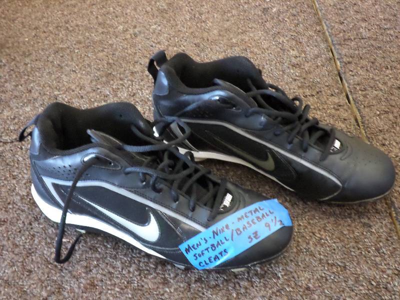 lot 97 image: Mens Nike Size 9.5 Metal SoftballB...