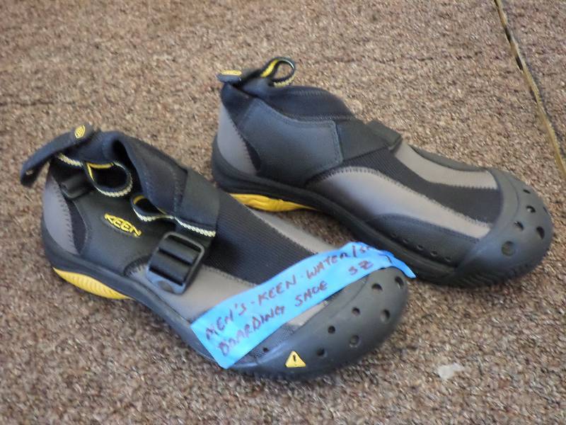 lot 105 image: Mens Keen Size 7 Waterboarding Shoe...