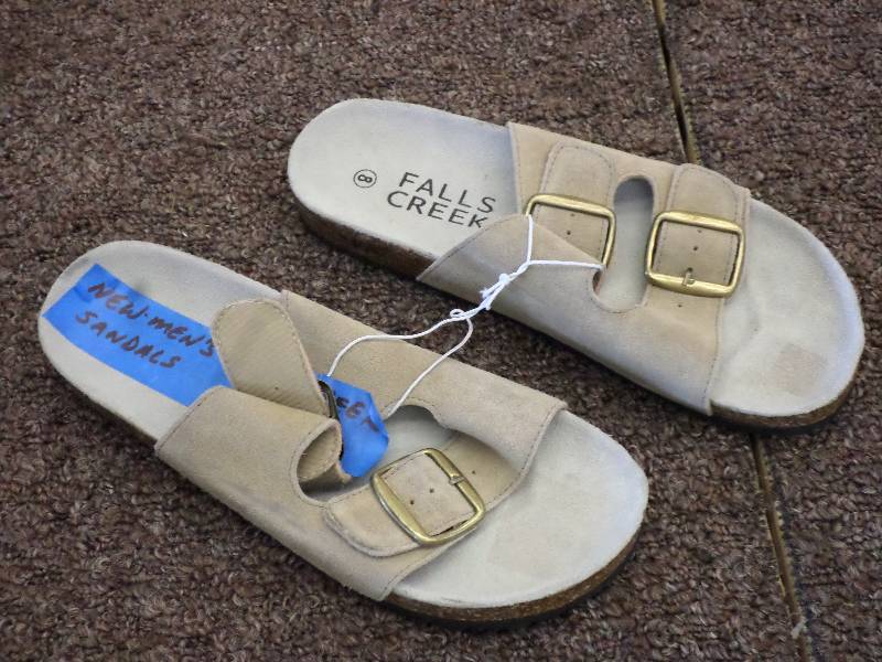 lot 111 image: New Mens Falls Creek Size 8 Sandals...