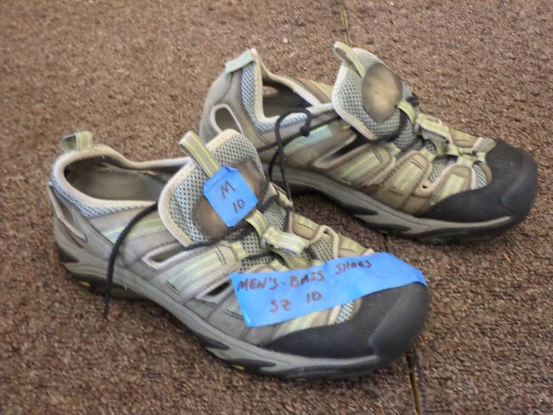 lot 112 image: Mens Size 10 Bass Shoes ...