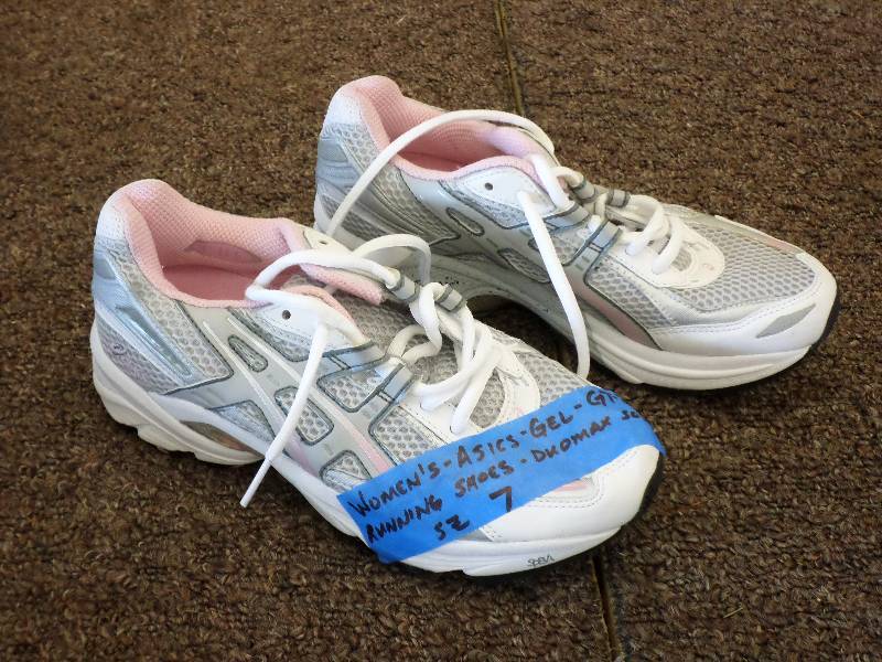 lot 113 image: Womens Asics Gel GT2090 Size 7 Runn...