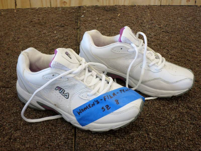 lot 115 image: Womens Fila Size 8 Tennis Shoes ...