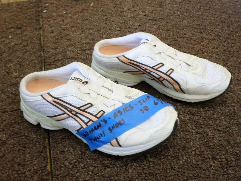 lot 117 image: Womens Asics Slip-On Size 6.5 Tenni...