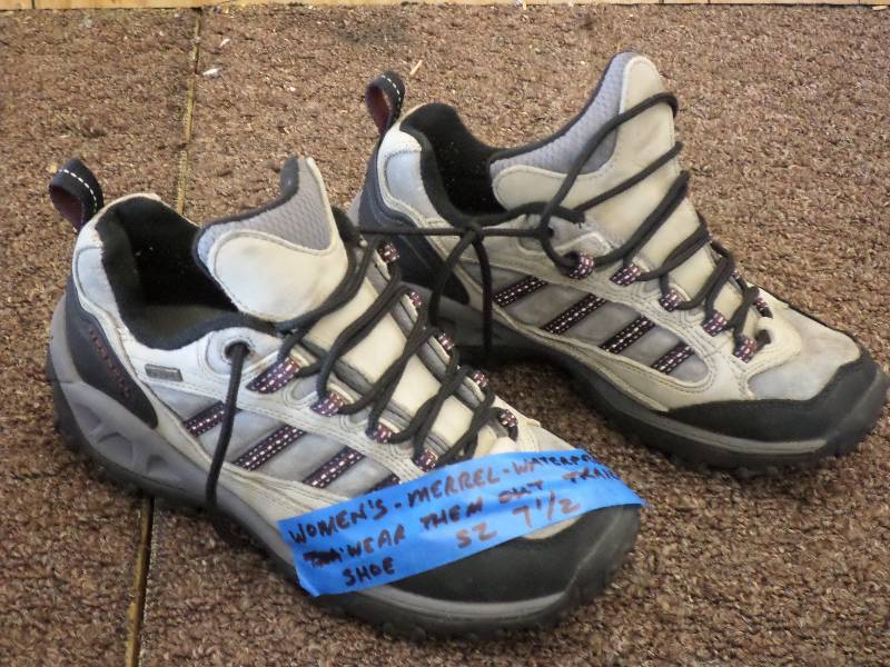 lot 120 image: Womens Merrel Waterproof Size 8.5 T...