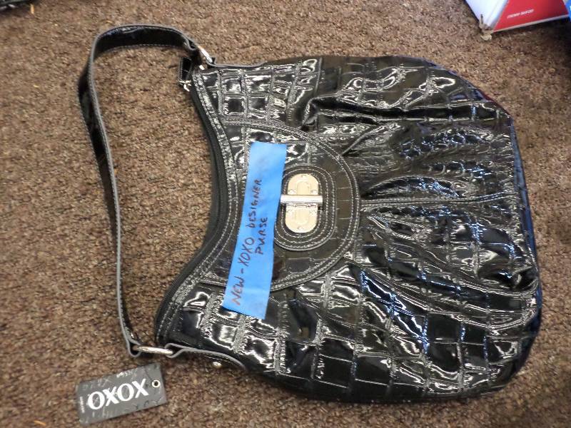 lot 131 image: New XOXO Designer Purse ...