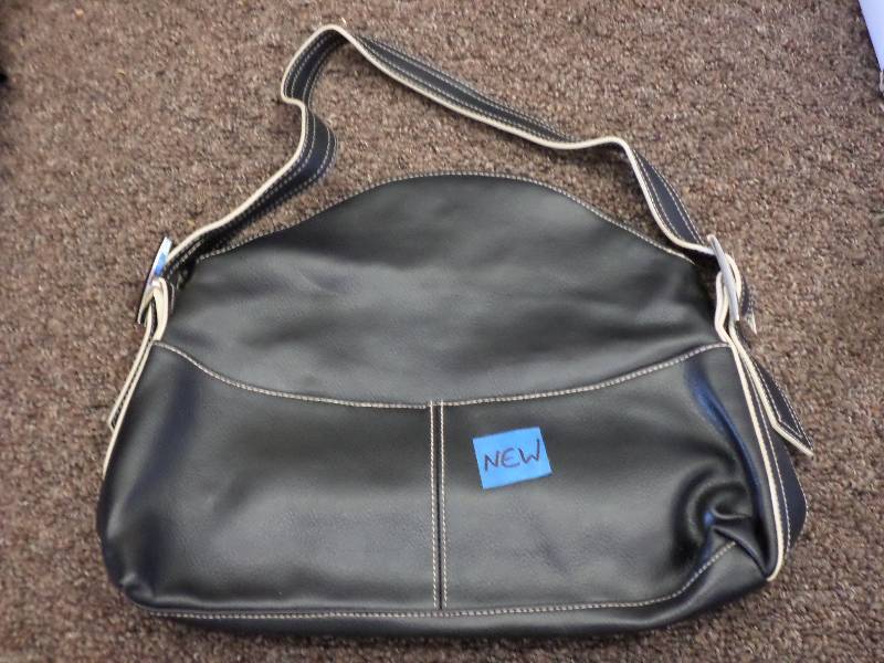 lot 139 image: New Unmarked Purse ...