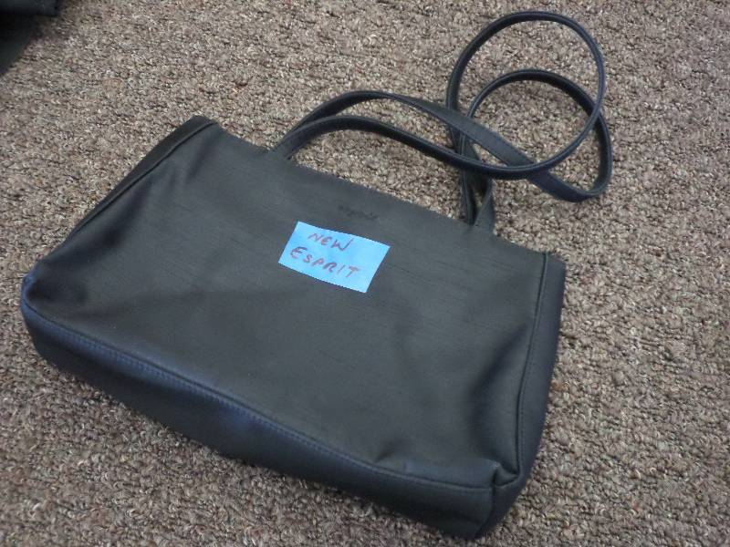 lot 141 image: New Esprit Purse ...