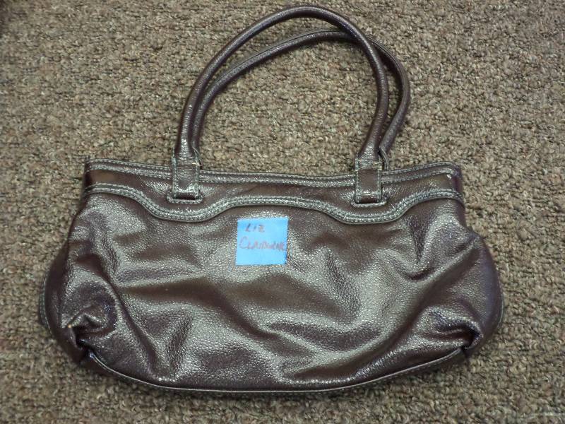 lot 143 image: New Liz Claiborne Purse ...