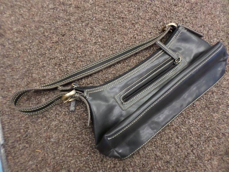 lot 145 image: Mondani New York Designer Purse ...