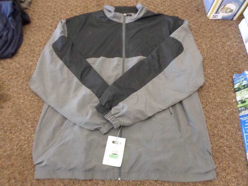 lot 153 image: New Champion Mens Size XL Warm-Up J...