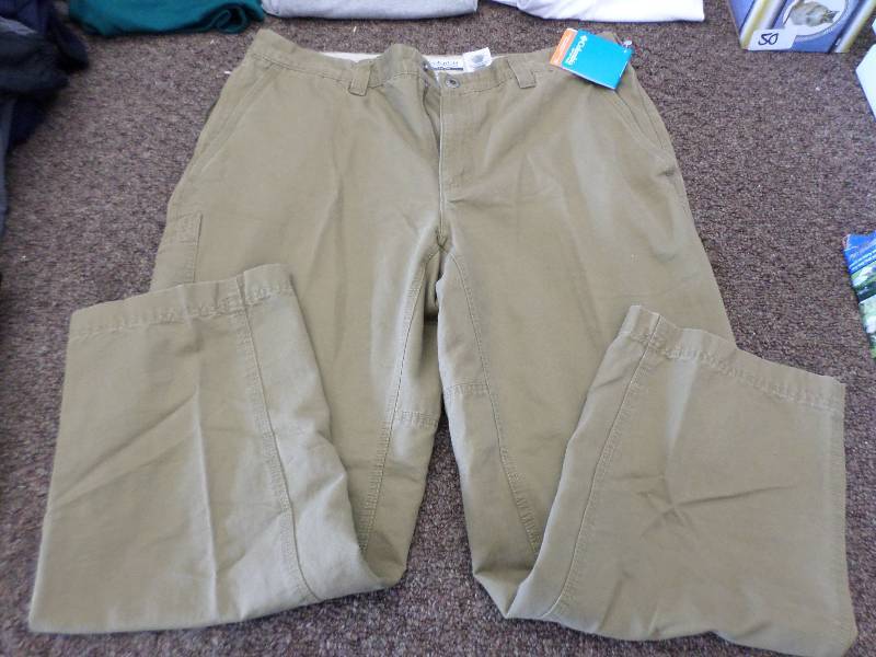 lot 169 image: New Columbia PFG Mens Size XL (38W)...