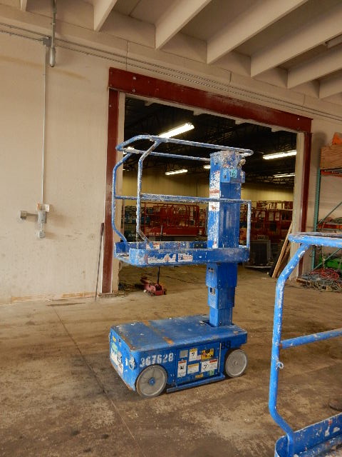 UPRIGHT TM 12 Scissor Lift