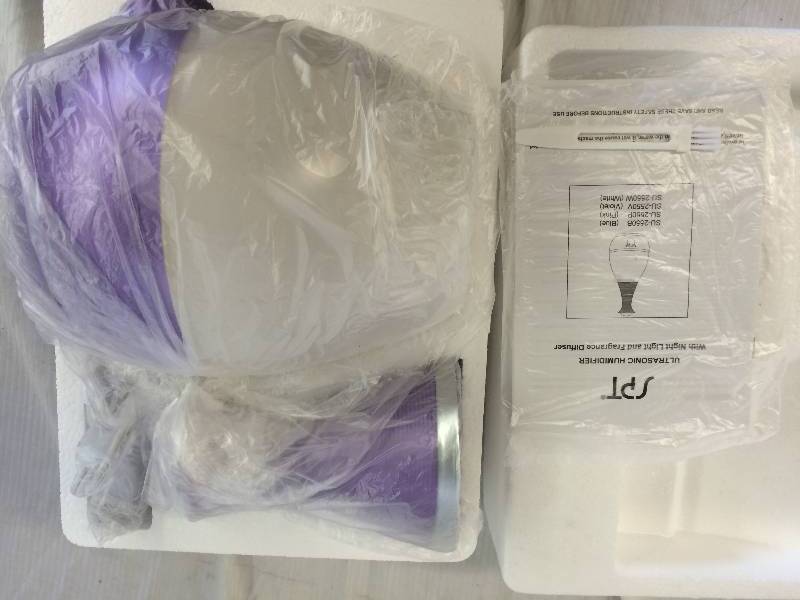 lot 22 image: Ultrasonic Humidifier with Fragrance Diffuser, Violet