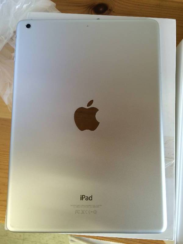 lot 69 image: Apple iPad Air 32GB WiFi  retail $399