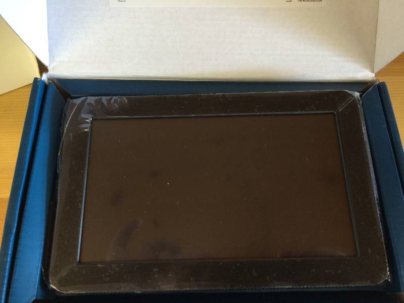lot 71 image: Magellan RoadMate 9465T-LMB 7-Inch GPS Navigator retail $229