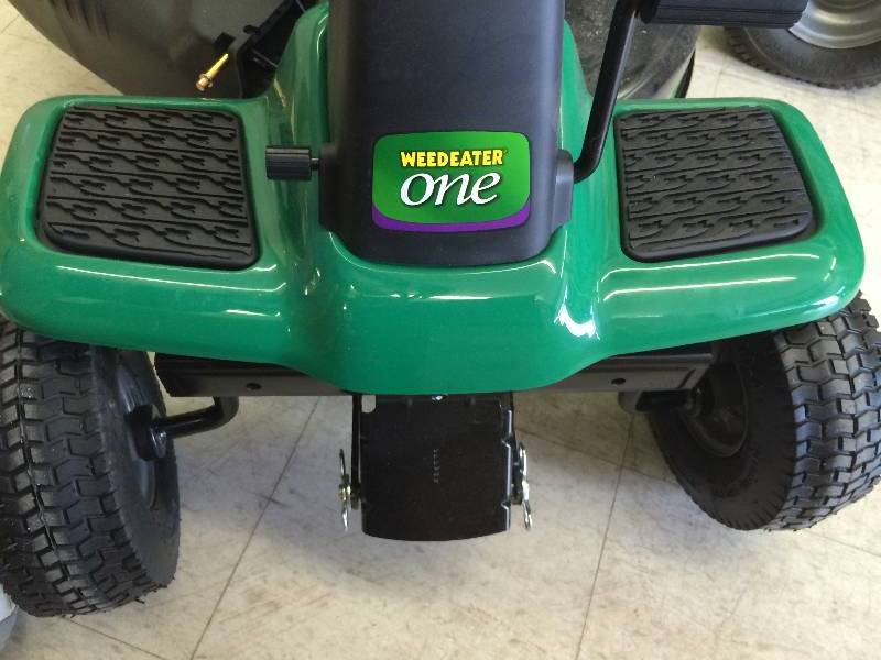 lot 79 image: Brand new Weed Eater WE-ONE 26-Inch 190cc Briggs & Stratton 875 Series Gas Powered Riding Lawn Mower With Electric Start retail $ 1,199