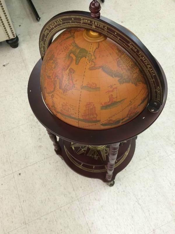 lot 93 image: Design Toscano Sixteenth-Century Italian Replica Globe Bar