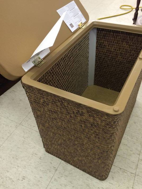 lot 99 image: laundry basket