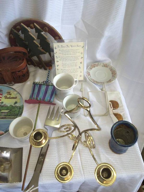 lot 110 image: cups,plates   everything shown in picture
