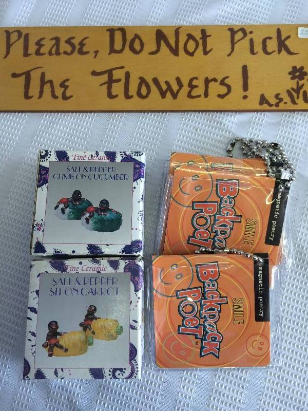 lot 117 image: flower sign   salt and pepper shakers