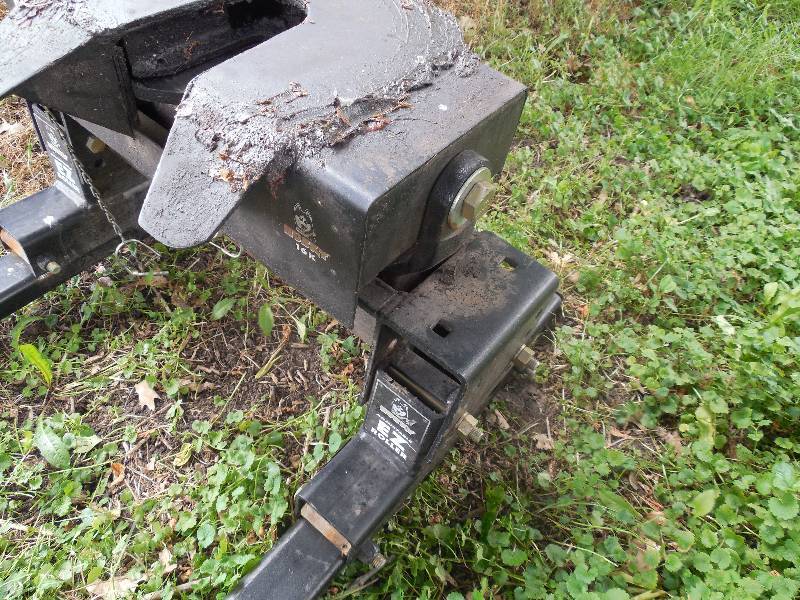 Husky 16,000 lb. 5th Wheel Hitch with EZ Roller & Rails HUSKY 16K 5TH