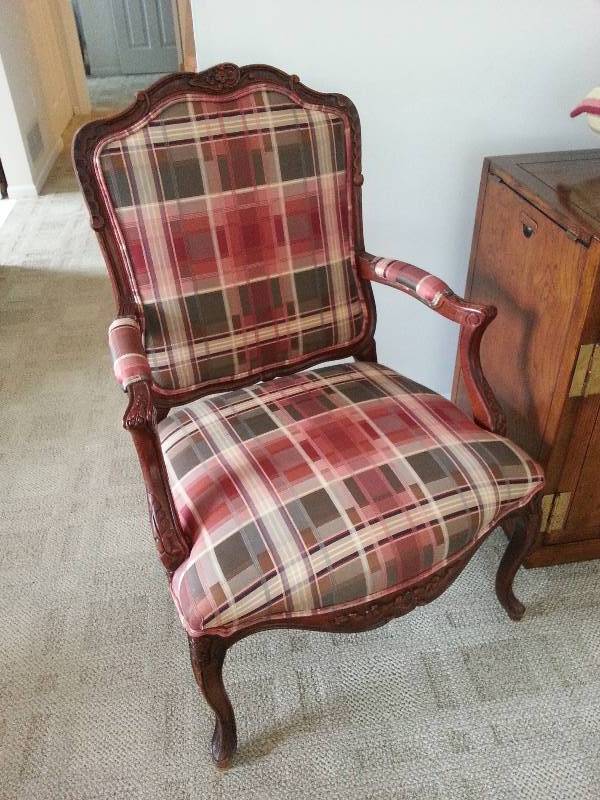 lot 8 image: Antique Arm Chair