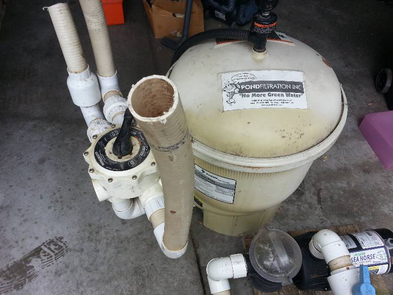 lot 2 image: Koi Quad-Matic Pond  Pool Activated Charcoal Filter & Motor