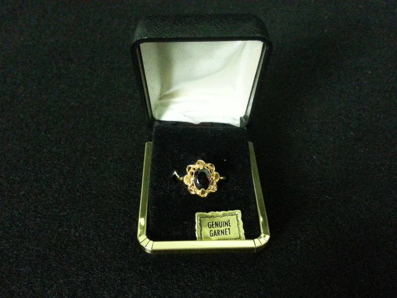 lot 57 image: Garnet Ring