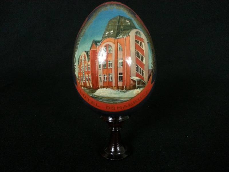 lot 59 image: Large Hotel Osnabruck Collectible Egg
