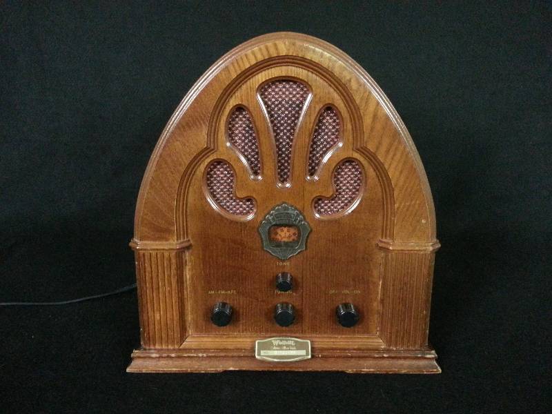 lot 63 image: Welbilt Reproduction 1933 Radio AM FM Casette