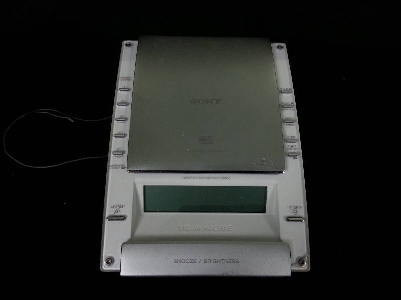 lot 65 image: Sony Dream Machine Clock Radio CD Player