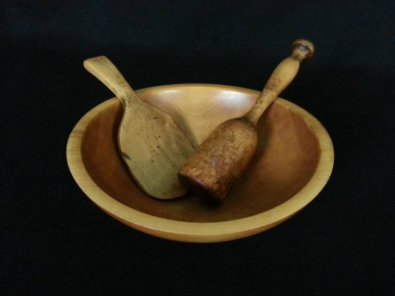 lot 80 image: Wooden Handcarved Bowl w Primitive Pestle and Spatula