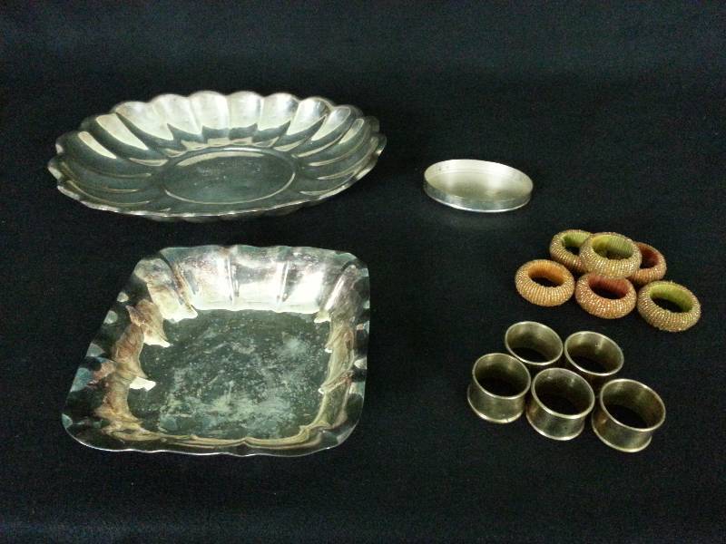 lot 84 image: Reed & Barton Silverplate Set  Napkin Rolls