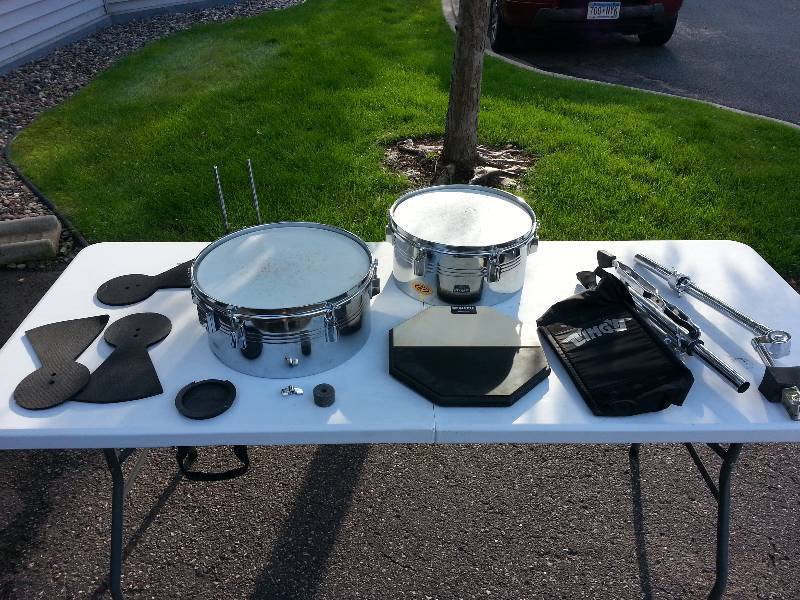 lot 121 image: Lot of (2) Snare Drums  Accessories