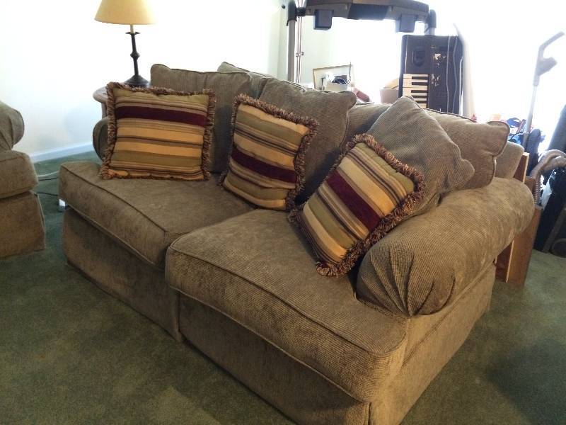 lot 12 image: High End Bauhaus Love Seat With Accent Pillows