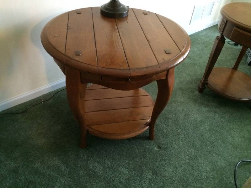 lot 15 image: High Quality End Table